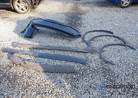 2026 Tesla Model Y Long Range Dual Motor All-Wheel Drive z USA, uszkodzony, nr VIN 7SAYGDED2TF389590